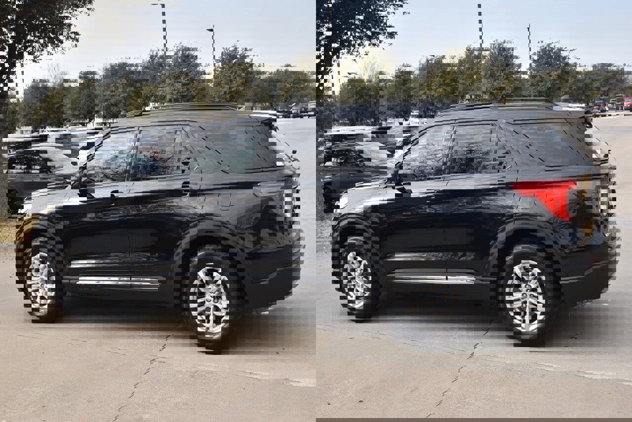 Certified 2023 Ford Explorer XLT w/ Equipment Group 202A image 11