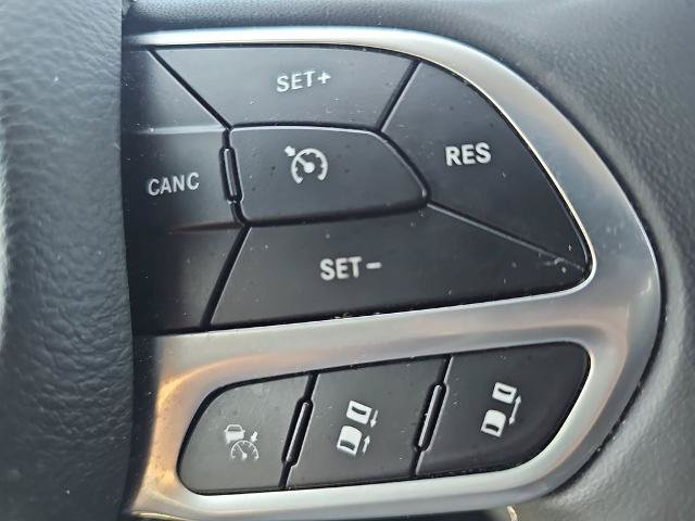 Used 2023 Chrysler Pacifica Touring-L FWD image 18