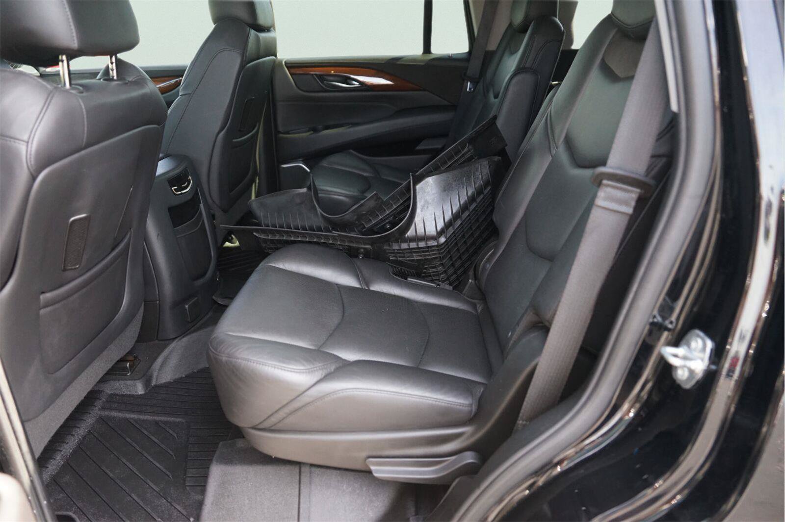 Used 2019 Cadillac Escalade Luxury AWD/4WD image 13