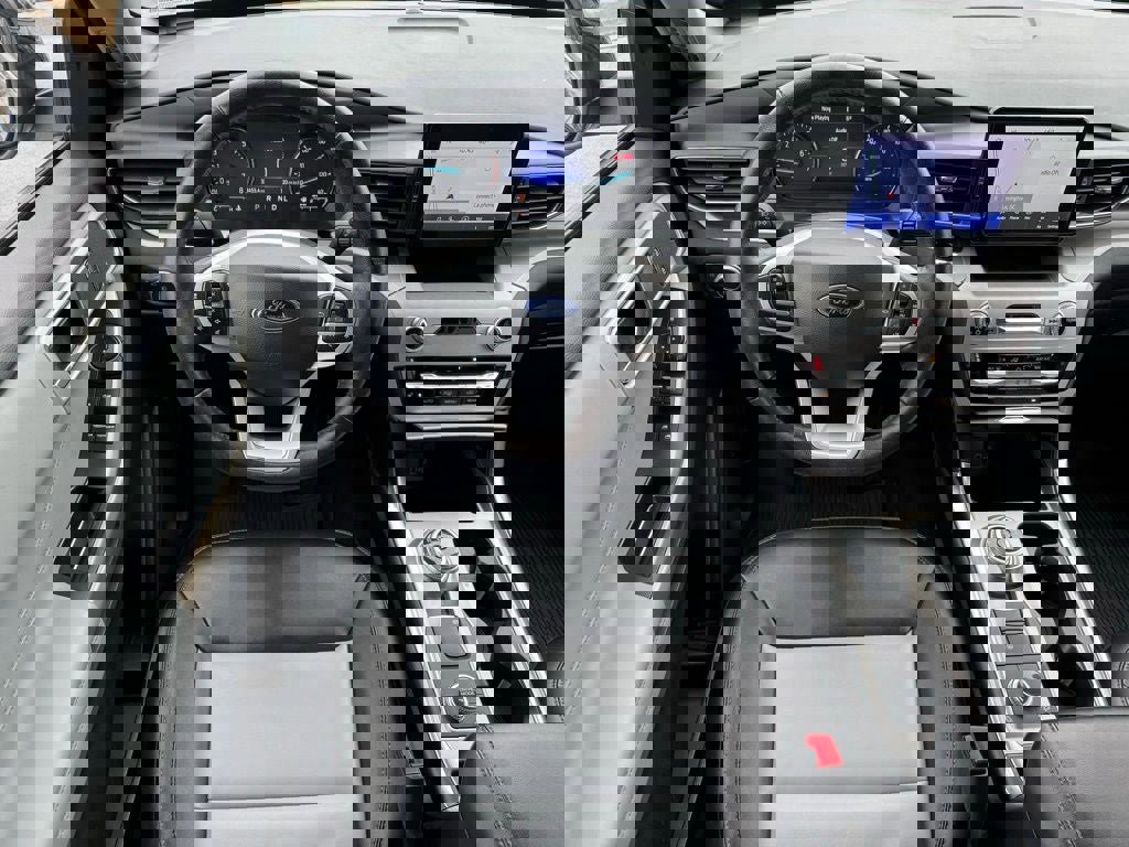 Certified 2022 Ford Explorer XLT w/ Equipment Group 202A image 15