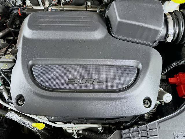 Used 2023 Chrysler Pacifica Touring-L FWD image 9