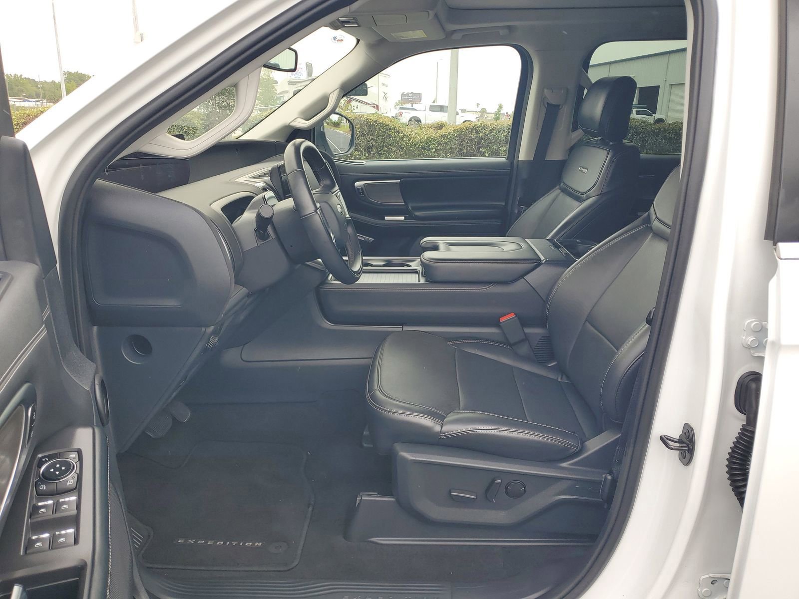 Certified 2025 Ford Expedition Platinum image 19