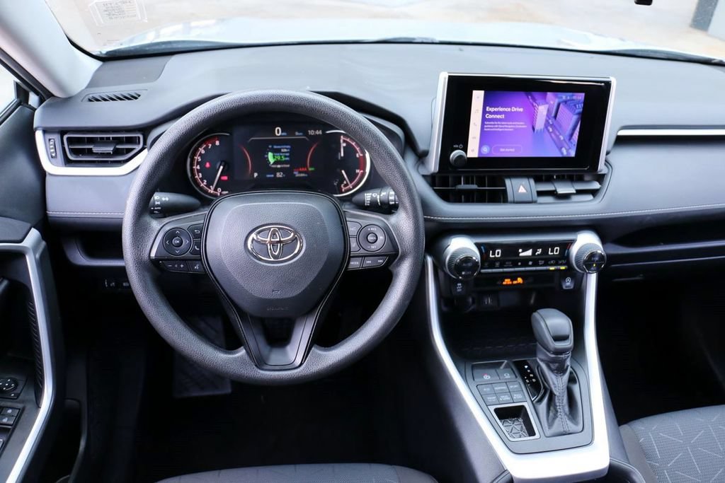 Used 2025 Toyota RAV4 XLE AWD/4WD image 22