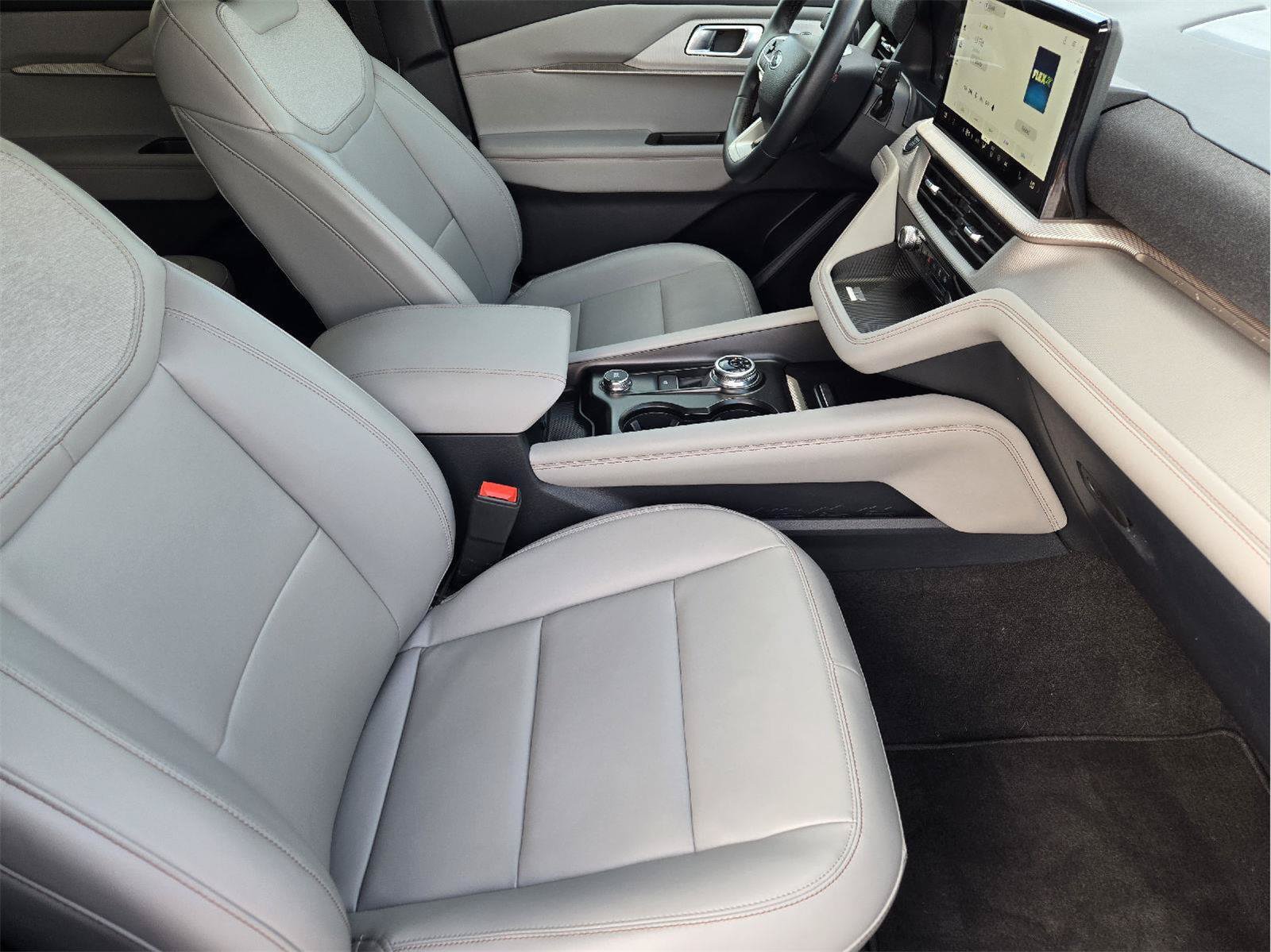 Certified 2025 Ford Explorer Active w/ Active Comfort Package RWD image 13