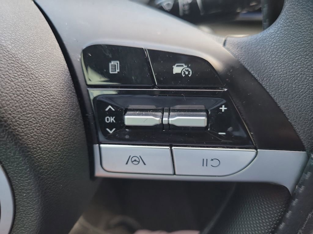 Used 2024 Hyundai Elantra Blue image 26