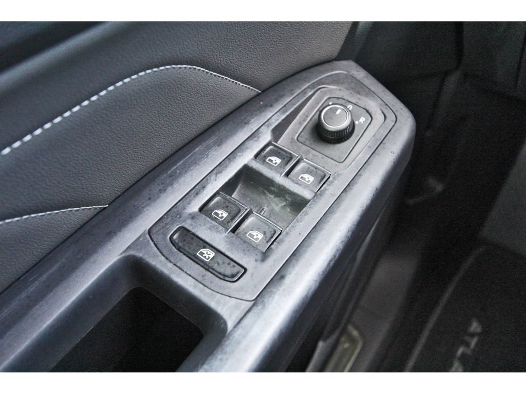 Used 2021 Volkswagen Atlas Cross Sport SE FWD image 21