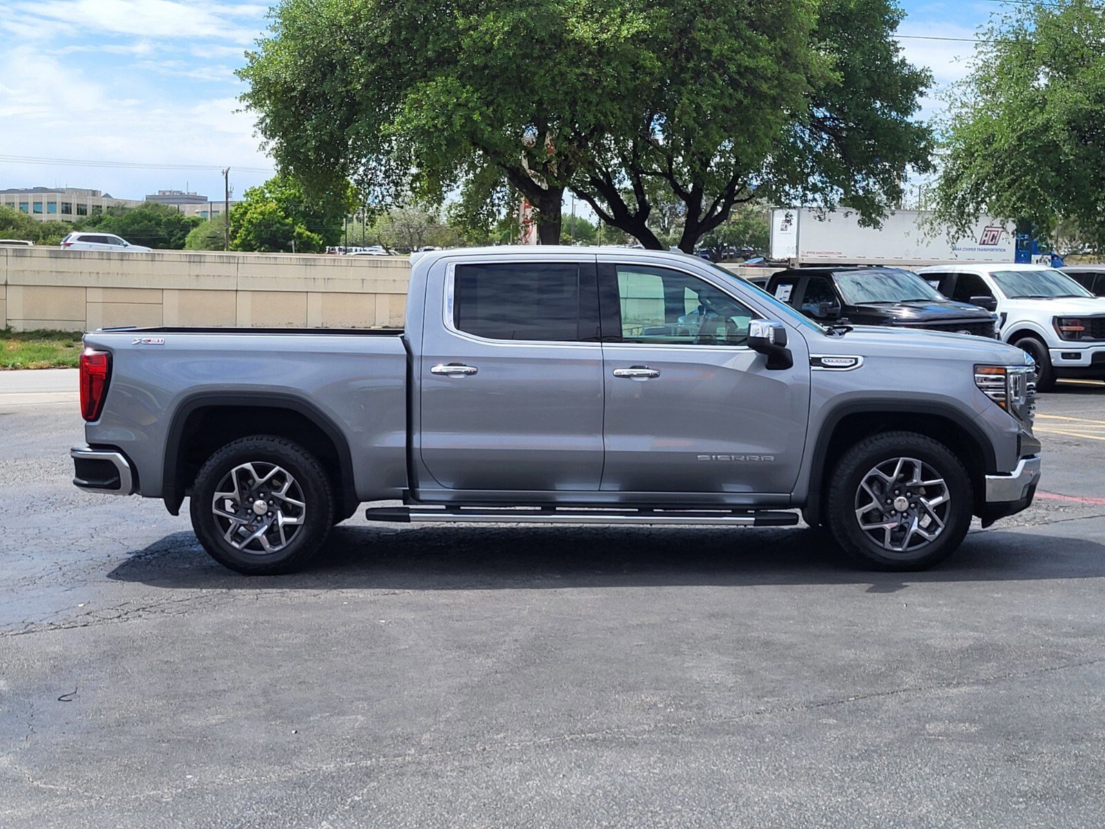 Used 2026 GMC Sierra 1500 SLT image 2