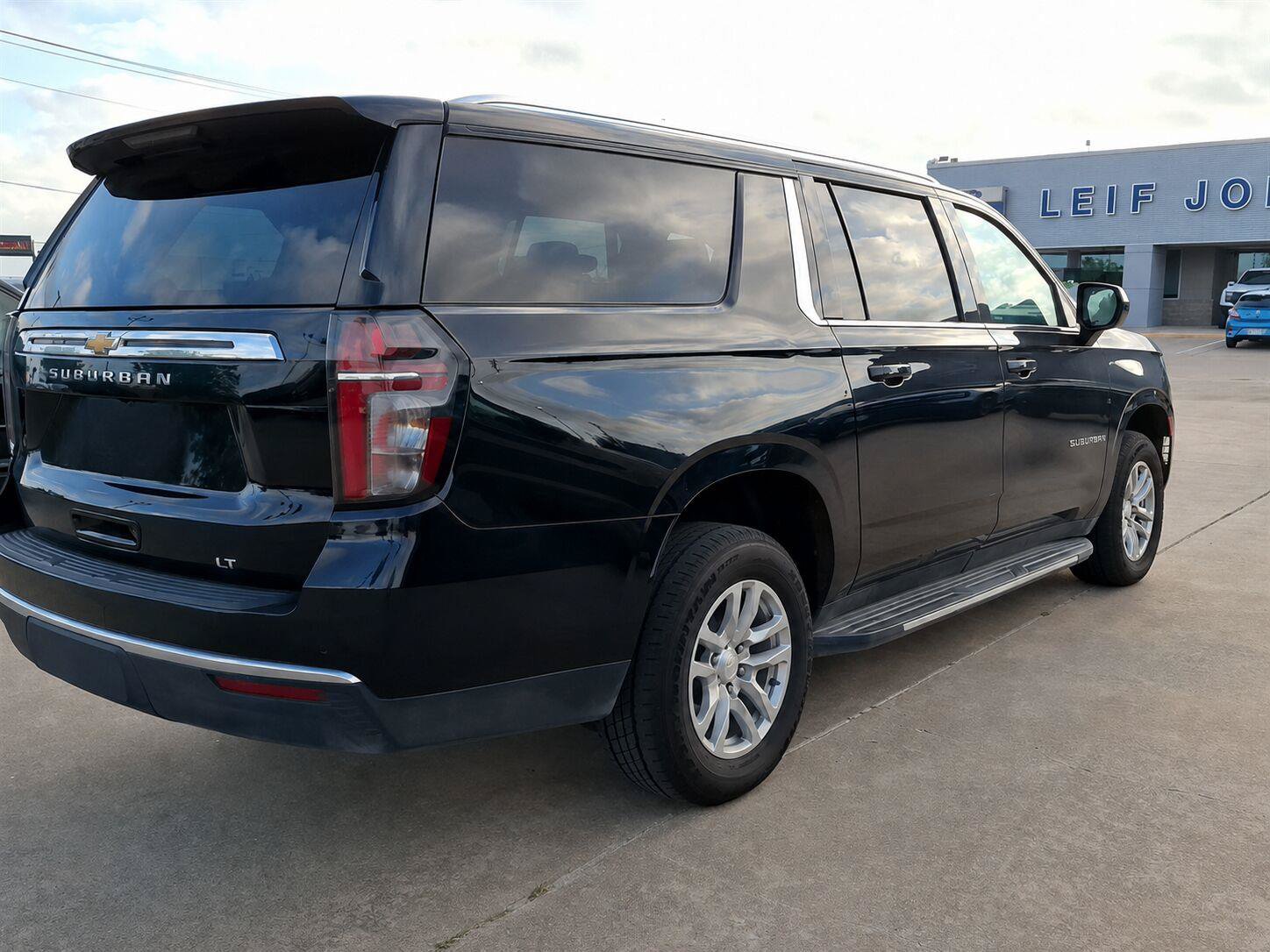 Used 2024 Chevrolet Suburban LT AWD/4WD image 29