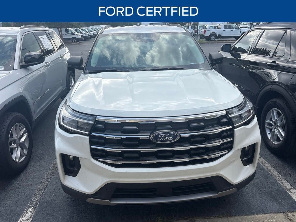 Certified 2025 Ford Explorer Active w/ Active Comfort Package RWD image 3