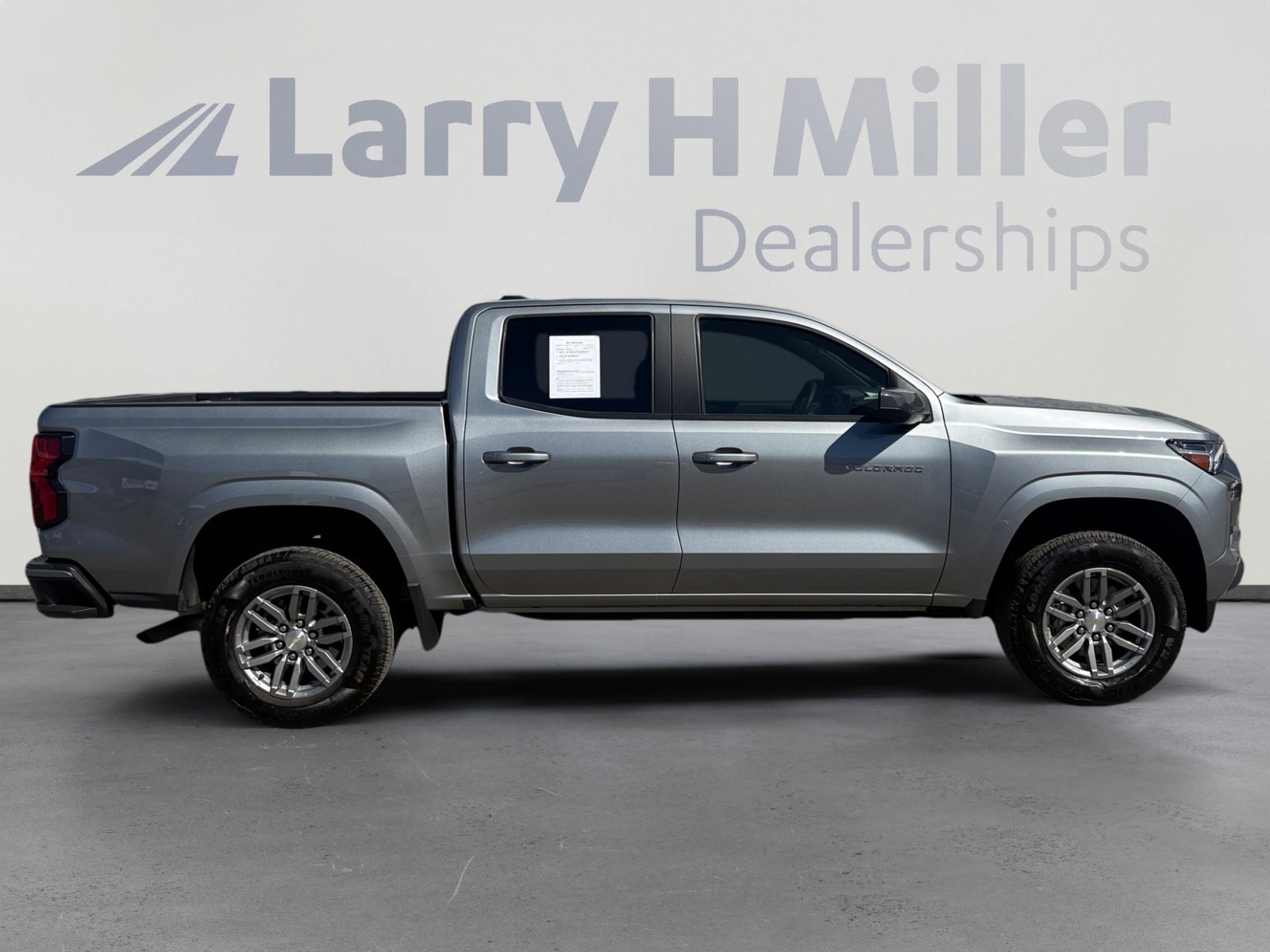 Used 2024 Chevrolet Colorado LT w/ LT Convenience Package image 6