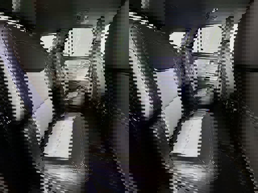 Certified 2022 Ford Explorer XLT w/ Equipment Group 202A image 33