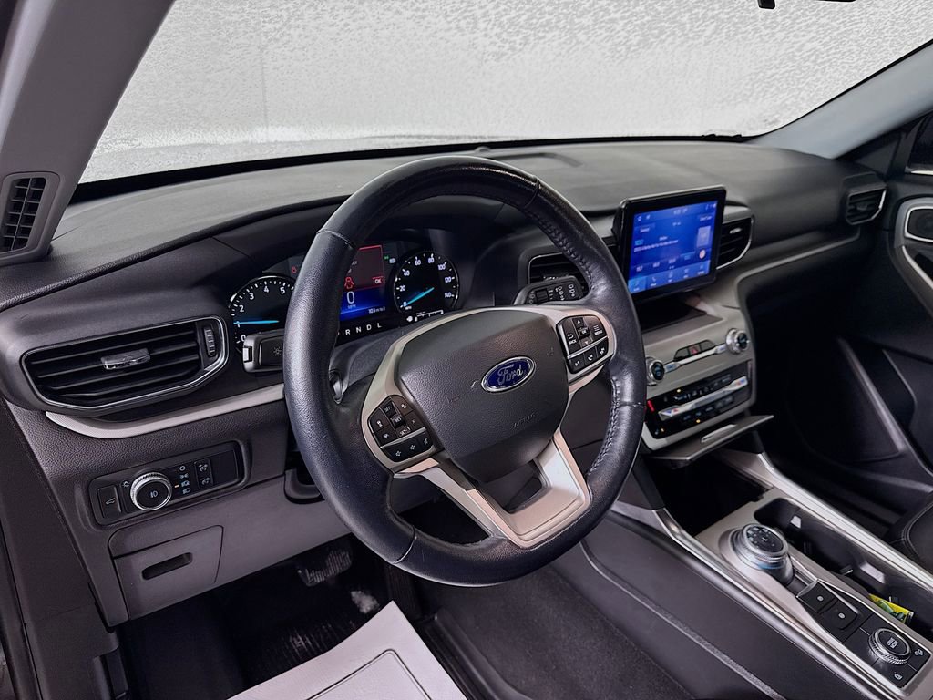 Certified 2022 Ford Explorer XLT w/ Equipment Group 202A image 9