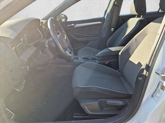 Used 2025 Volkswagen Jetta Sport FWD image 9