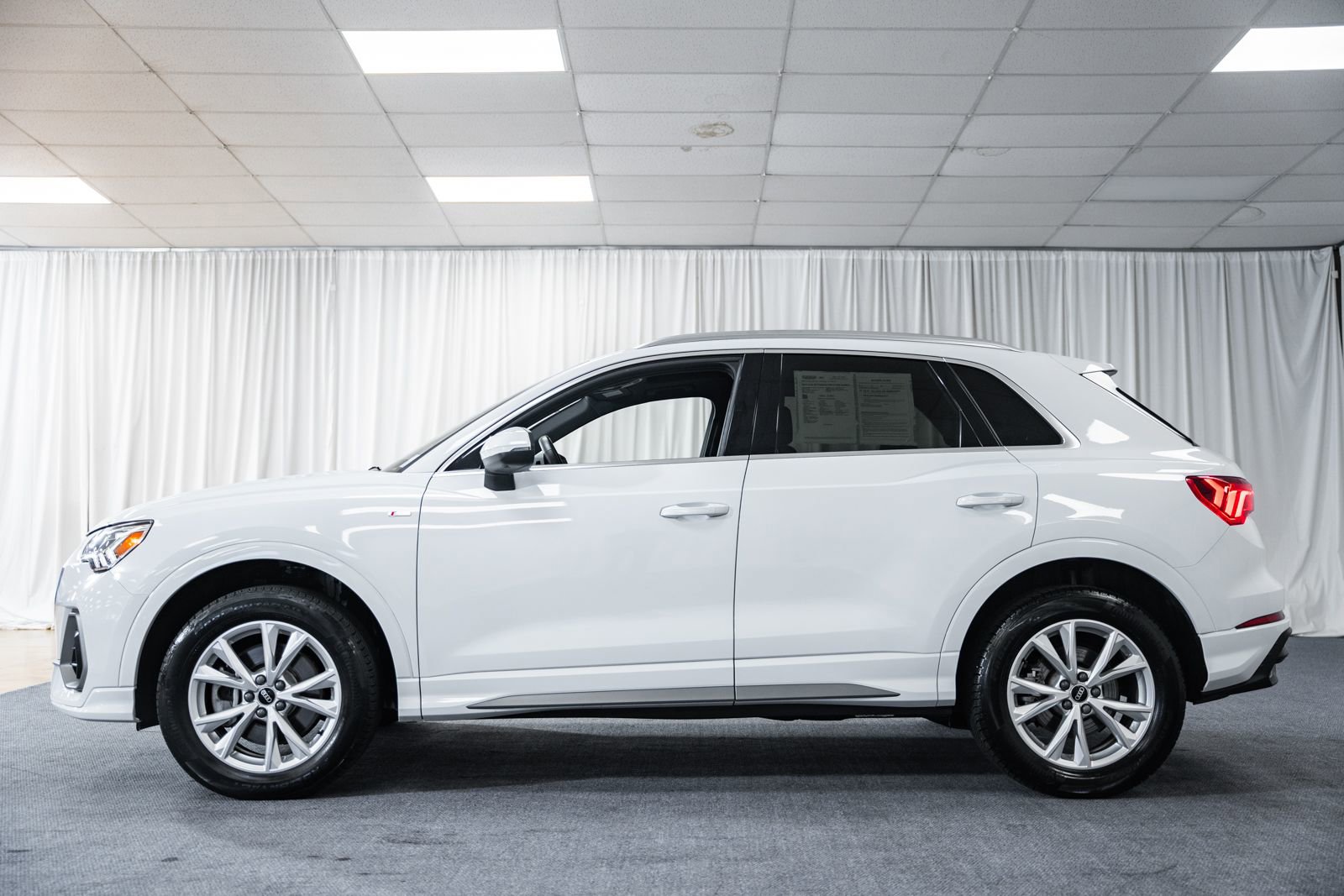 Used 2023 Audi Q3 2.0T Premium Plus w/ Premium Plus Package AWD/4WD image 5