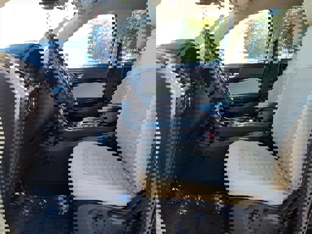 Certified 2024 Ford Edge SE image 23
