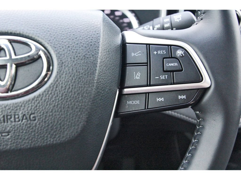 Used 2024 Toyota Highlander XSE FWD image 20
