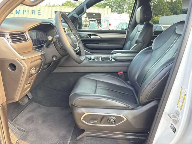 Used 2025 Jeep Wagoneer Series II w/ 8-Passenger Seating Package AWD/4WD image 10