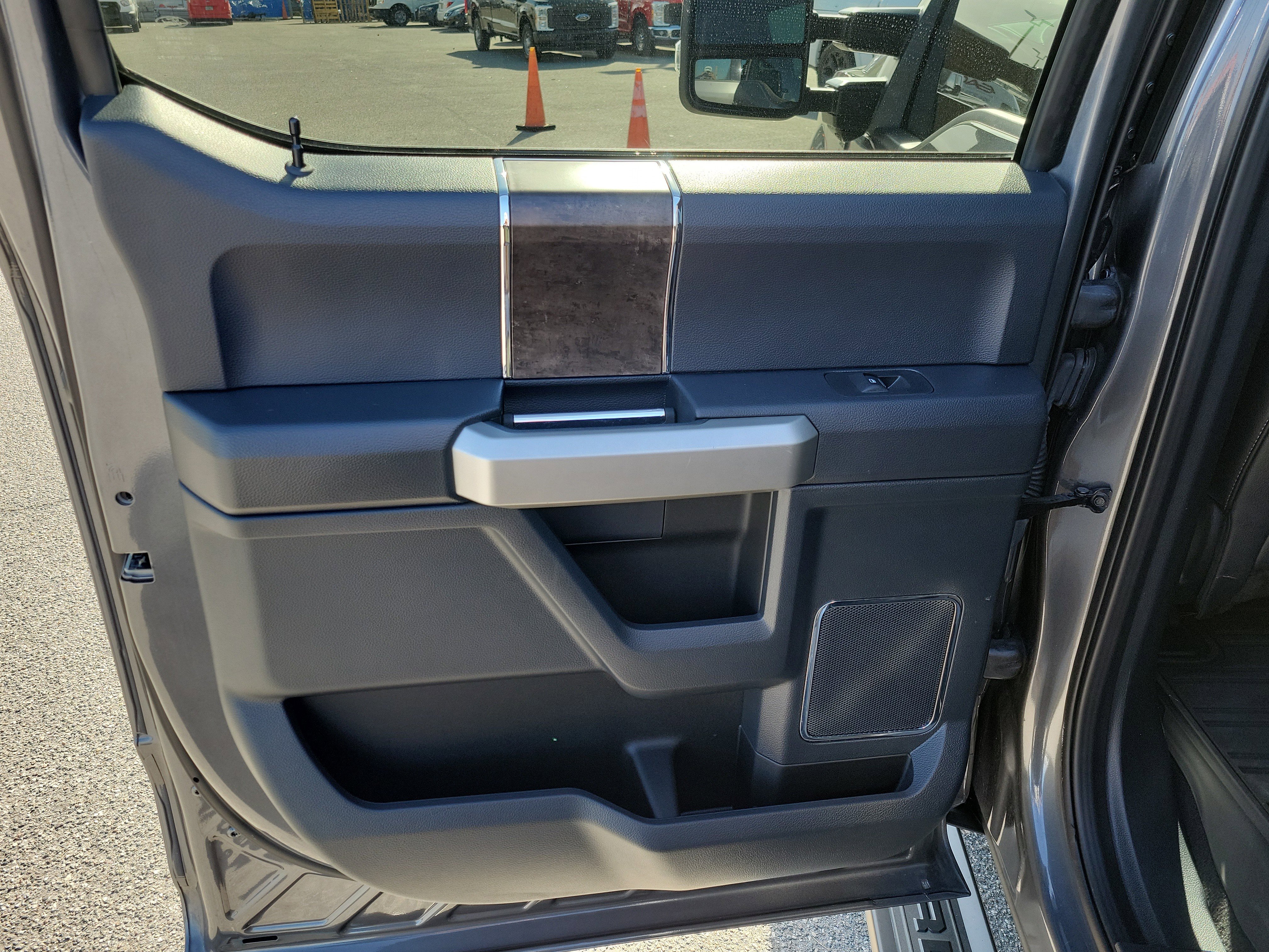 Certified 2022 Ford F350 Lariat w/ Black Appearance Package image 24