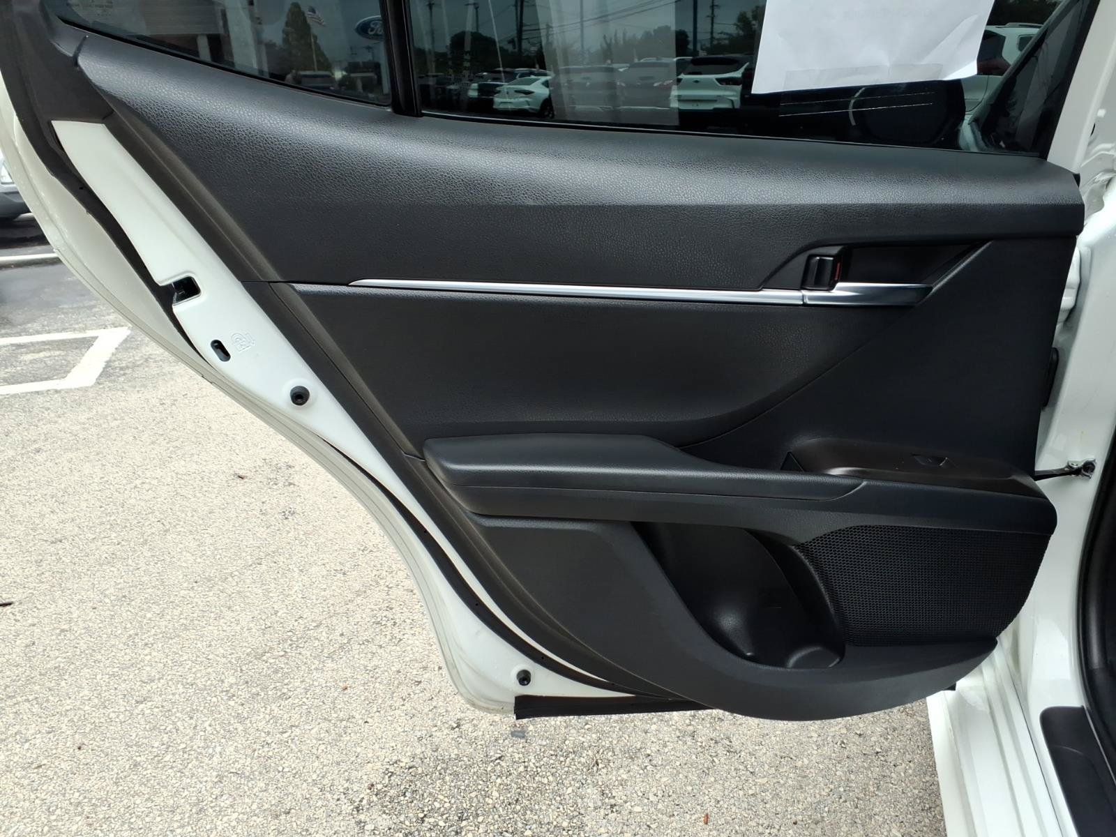 Used 2024 Toyota Camry SE w/ Cold Weather Package FWD image 10