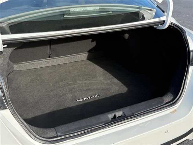 Used 2025 Nissan Sentra SR FWD image 16