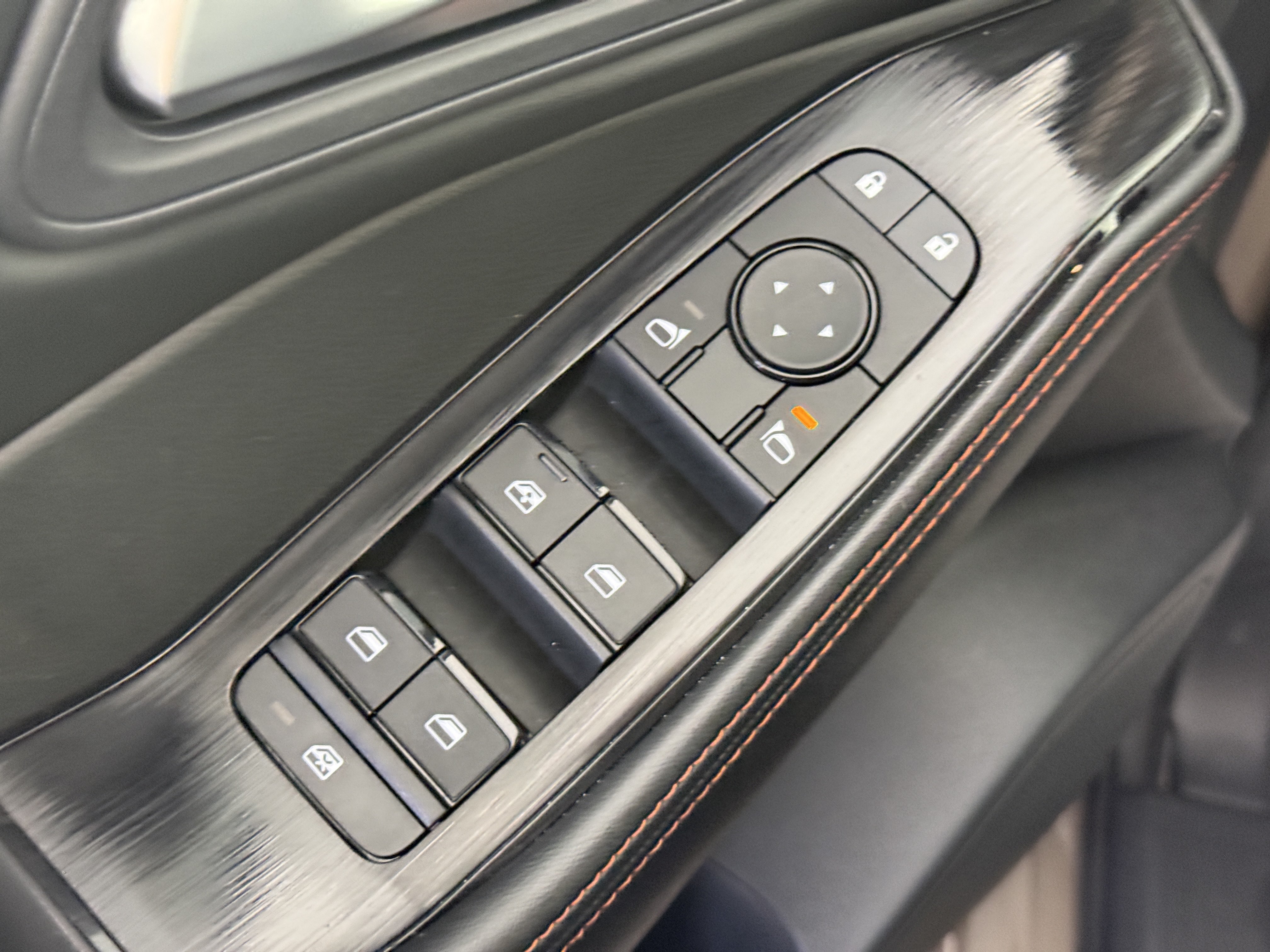 Used 2025 Nissan Rogue SV AWD/4WD image 17