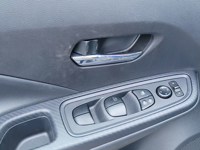 Used 2025 Nissan Versa SV FWD image 15