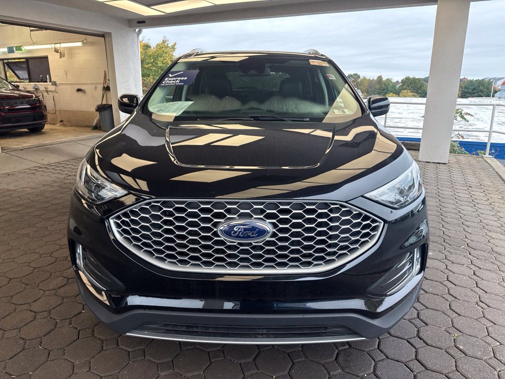Certified 2024 Ford Edge SEL w/ Convenience Package AWD/4WD image 2