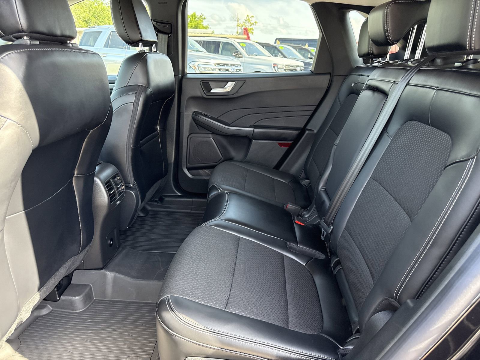 Certified 2025 Ford Escape SE image 15