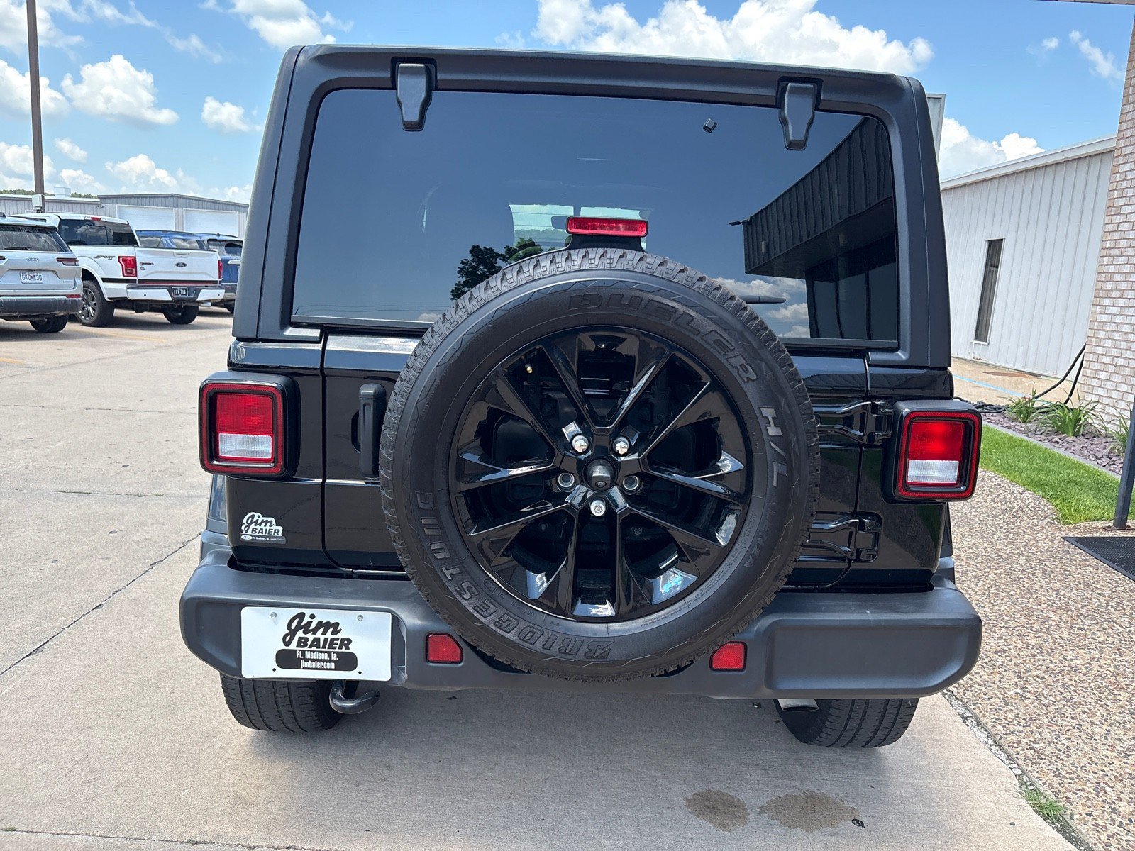 Used 2021 Jeep Wrangler Unlimited Sahara w/ Uconnect 4C Nav & Sound Group AWD/4WD image 10