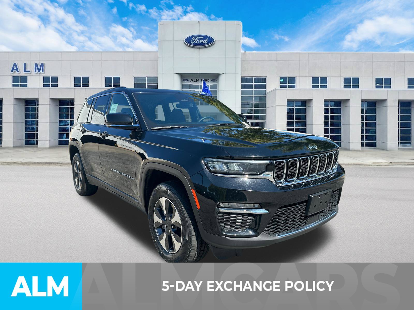 Used 2024 Jeep Grand Cherokee Limited 4xe AWD/4WD image 3
