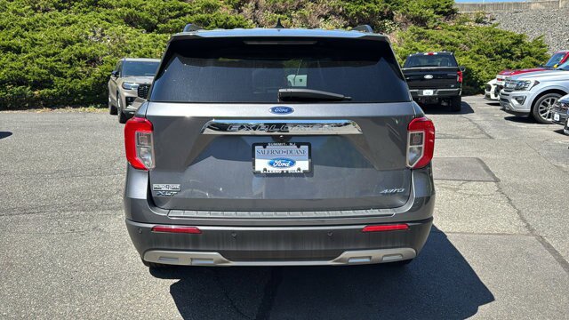 Certified 2022 Ford Explorer XLT w/ Equipment Group 202A AWD/4WD image 4