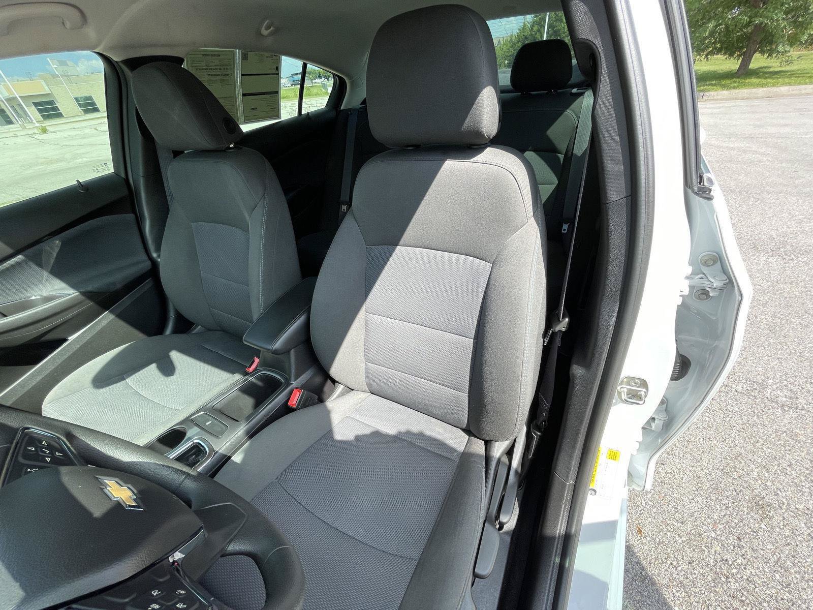 Used 2017 Chevrolet Cruze LT FWD image 18