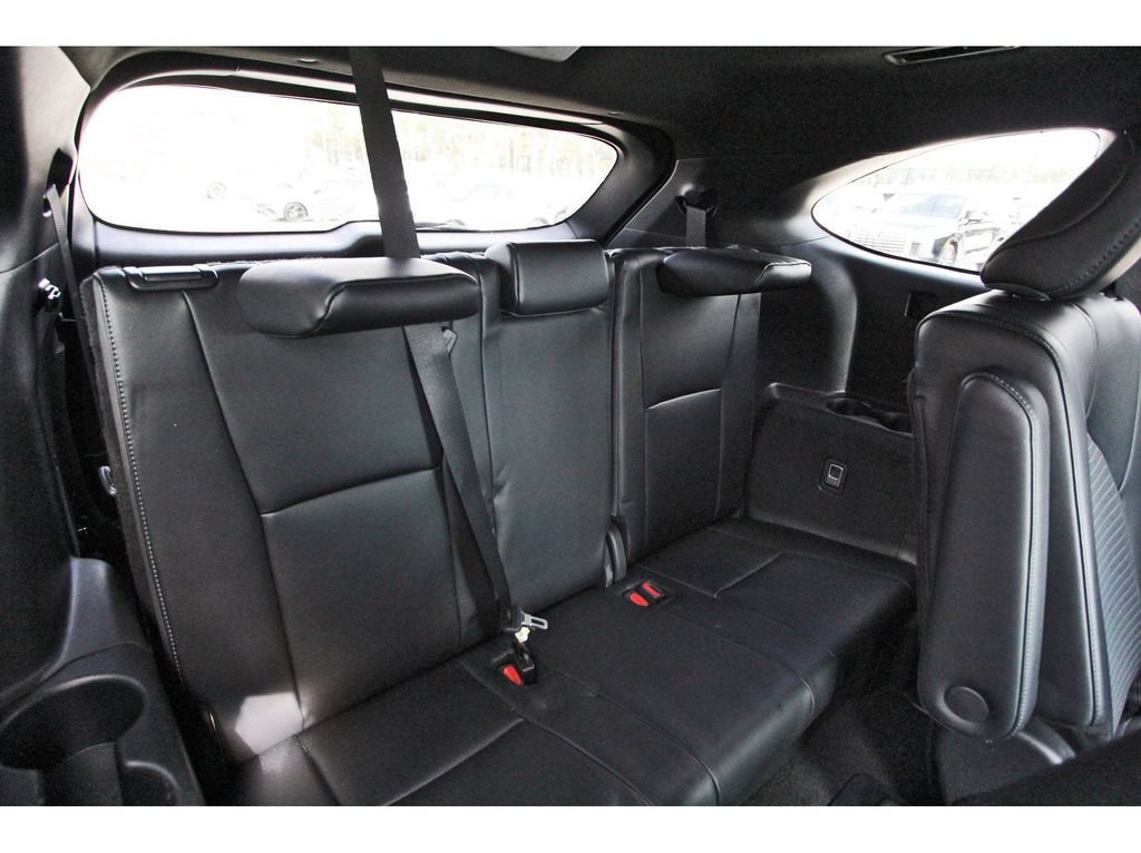 Used 2024 Toyota Highlander XSE FWD image 11