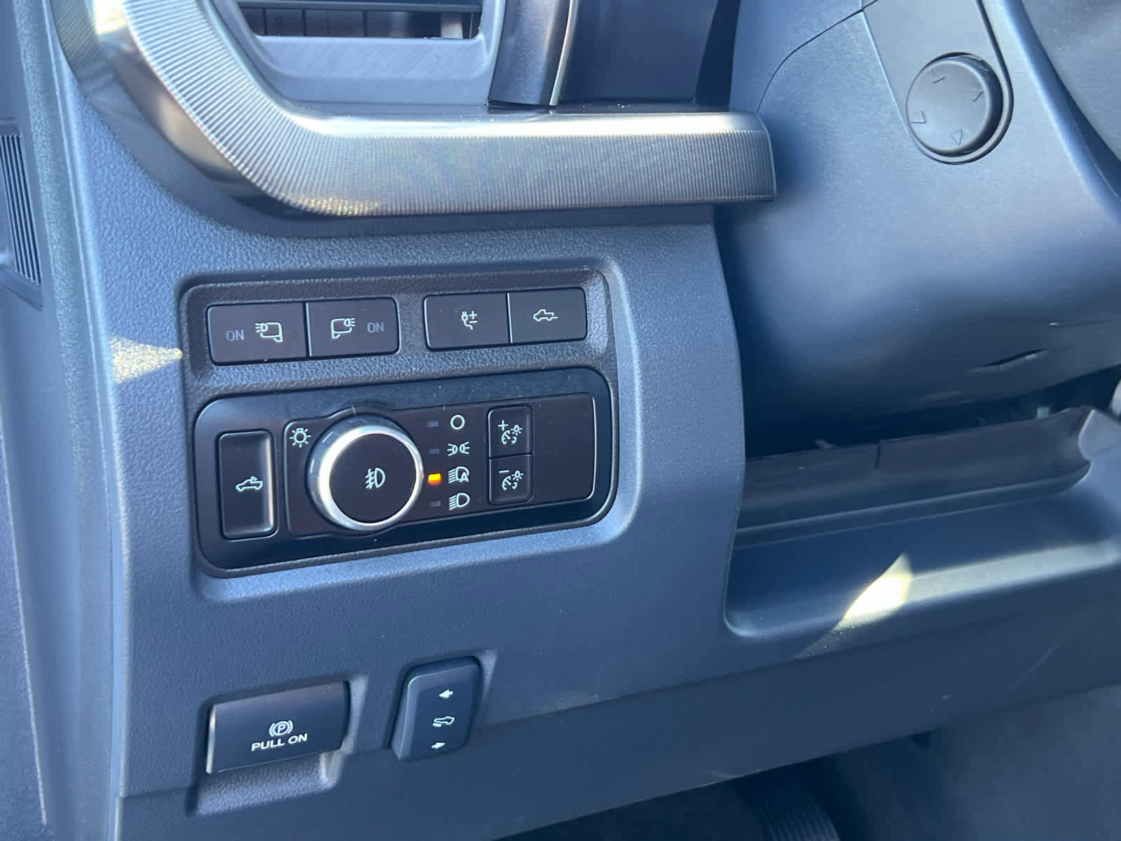 Certified 2024 Ford F350 Platinum w/ Tremor Off-Road Package image 30