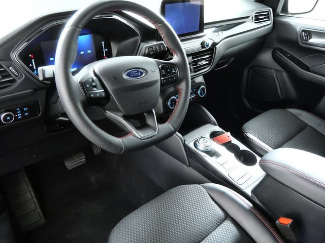 Certified 2025 Ford Escape ST-Line Select AWD/4WD image 2