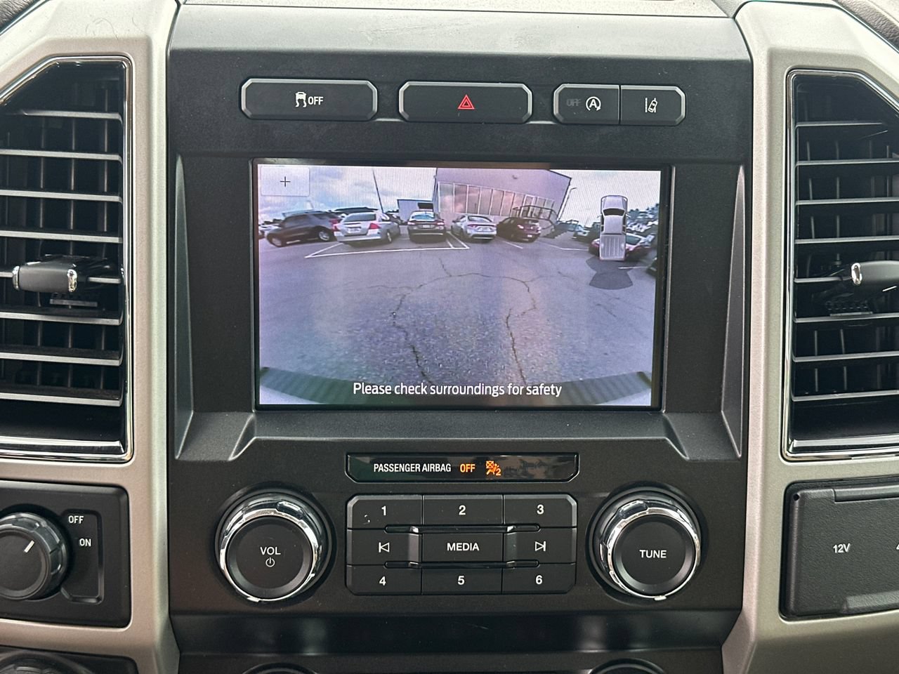 Certified 2020 Ford F150 Lariat RWD image 31