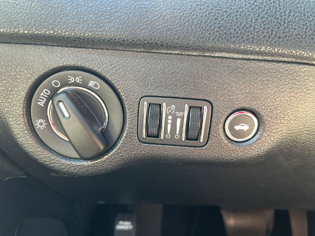 Used 2020 Chrysler 300 Touring RWD image 15