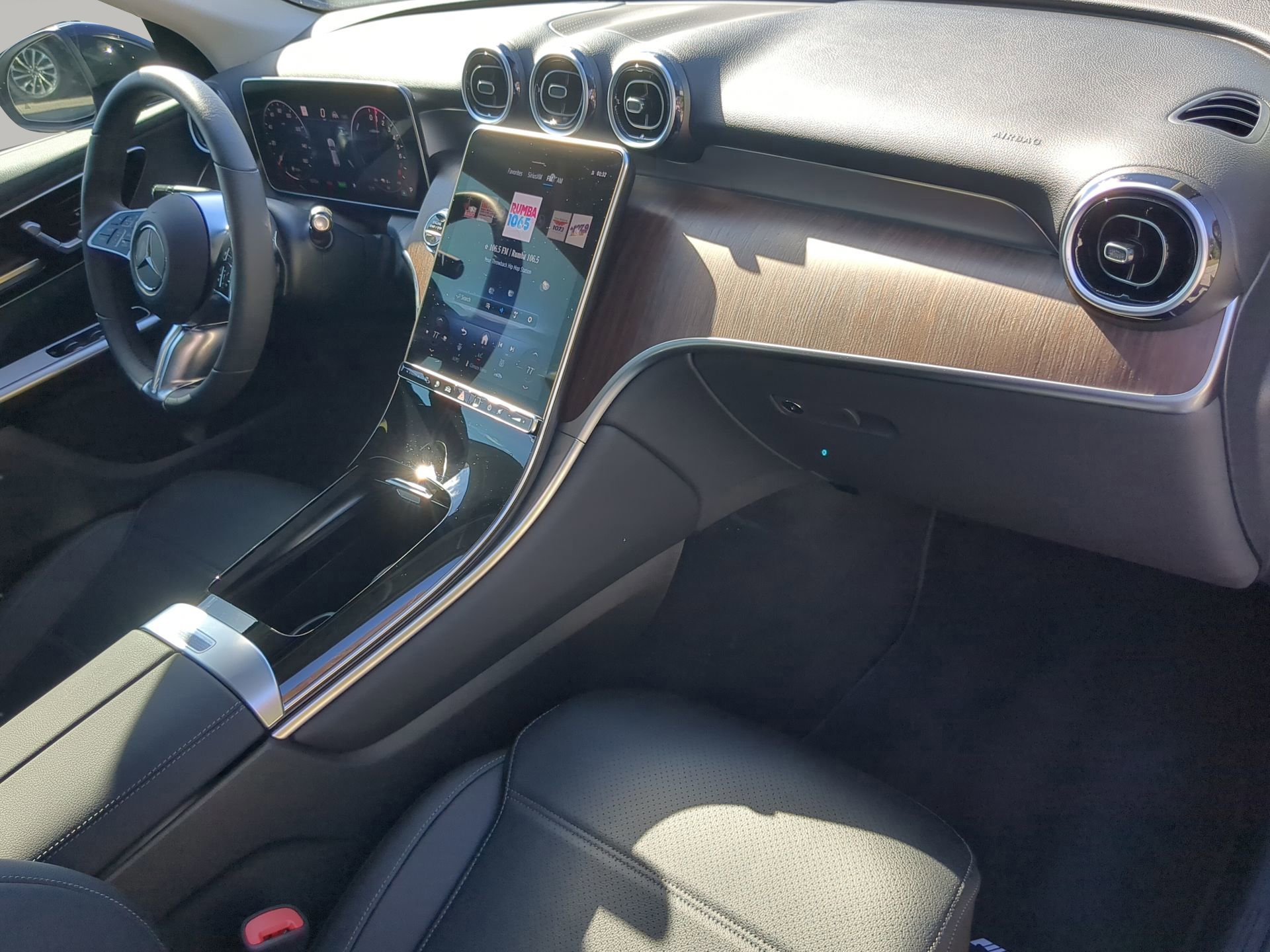 Used 2025 Mercedes-Benz GLC 350e 4MATIC image 36