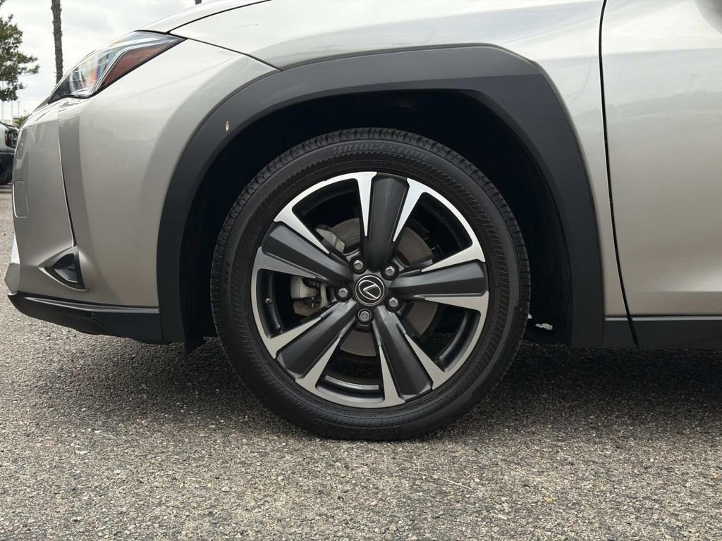 Used 2019 Lexus UX 200 w/ Premium Package FWD image 28