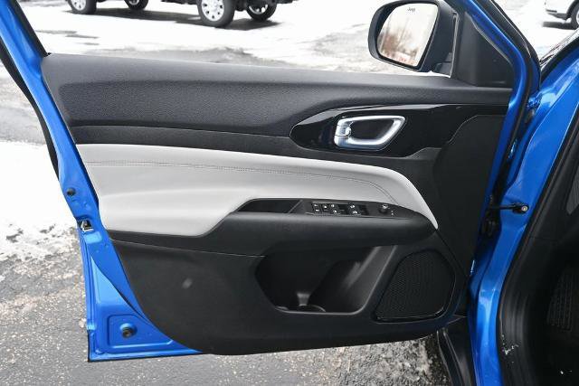 Used 2022 Jeep Compass Limited image 19