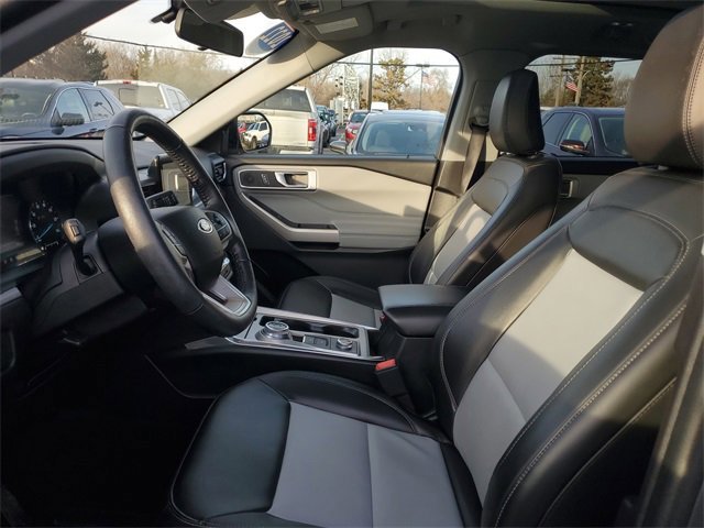 Certified 2022 Ford Explorer XLT w/ Equipment Group 202A image 11