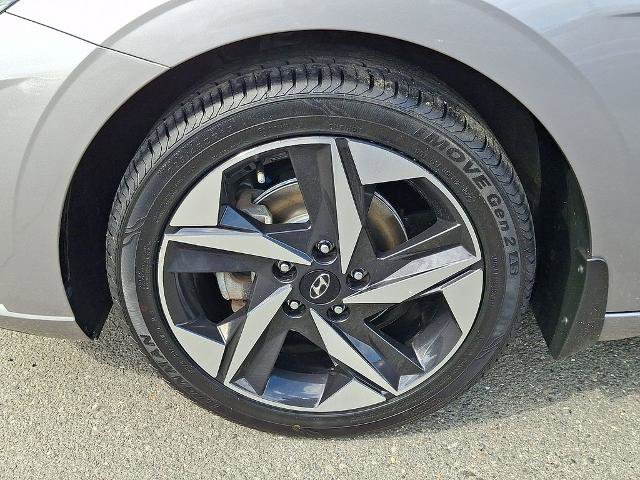Used 2023 Hyundai Elantra SEL w/ Convenience Package FWD image 8