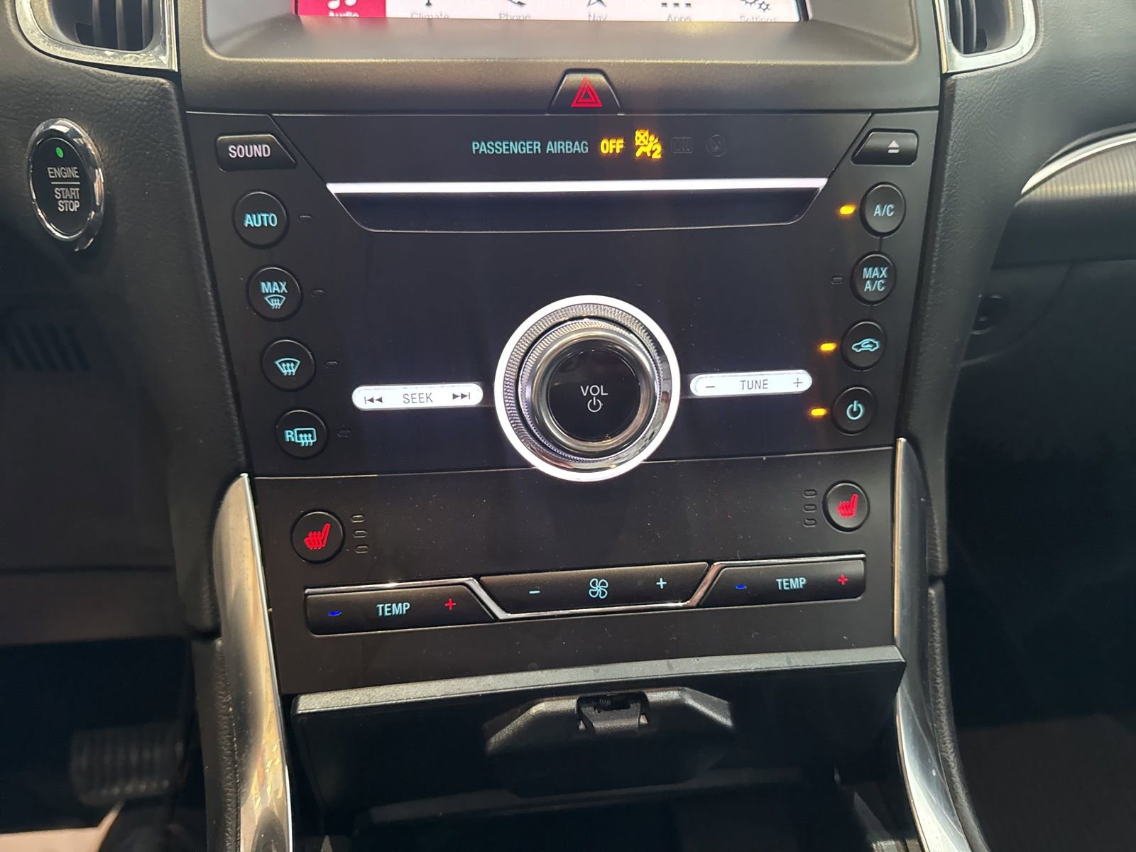 Certified 2019 Ford Edge Titanium w/ Cold Weather Package image 32