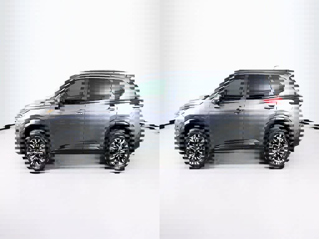 Used 2023 Nissan Rogue SV image 2