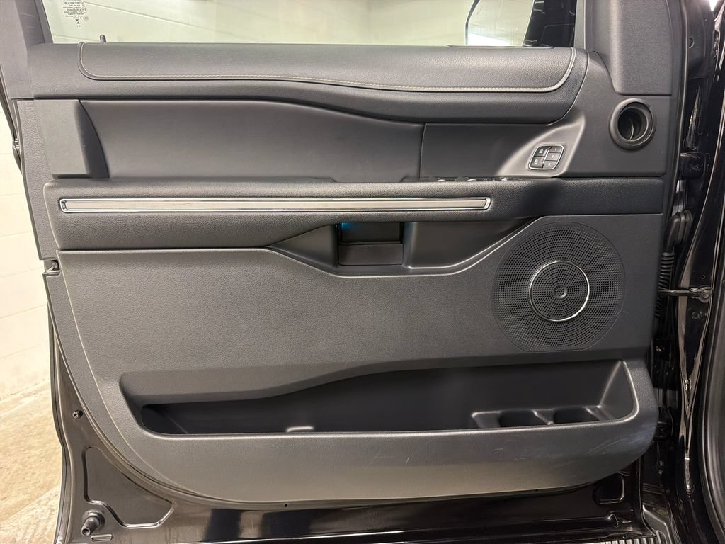 Certified 2024 Ford Expedition XLT RWD image 17