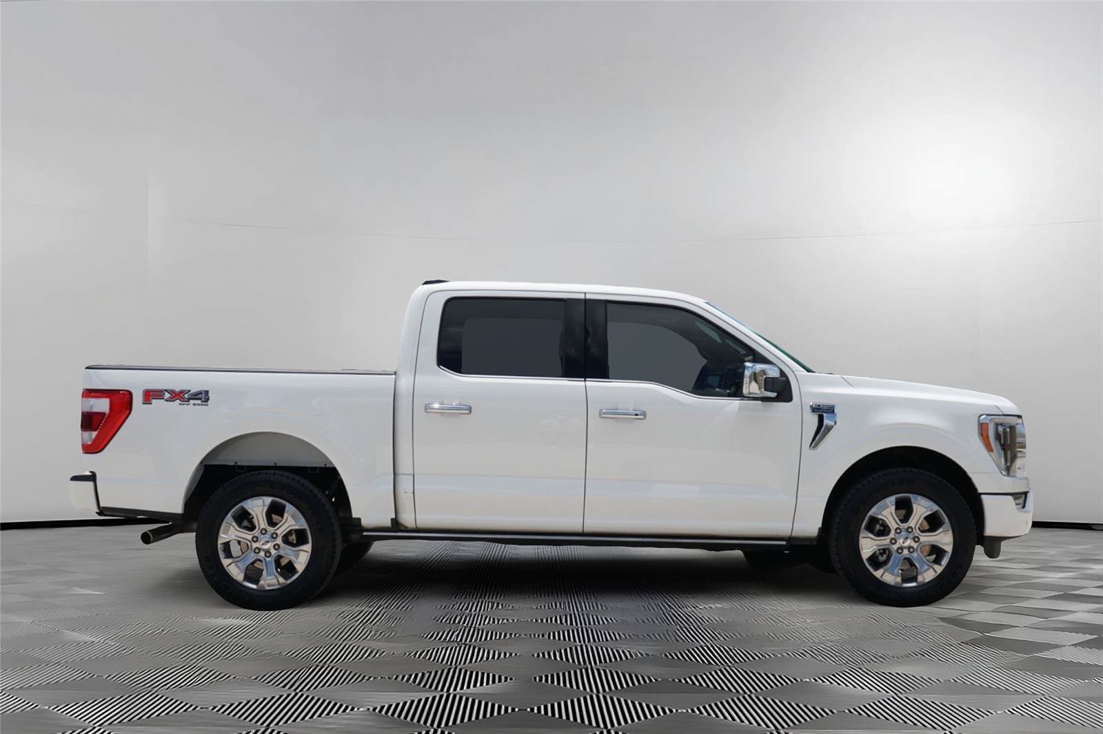 Certified 2022 Ford F150 Platinum w/ FX4 Off-Road Package AWD/4WD image 4