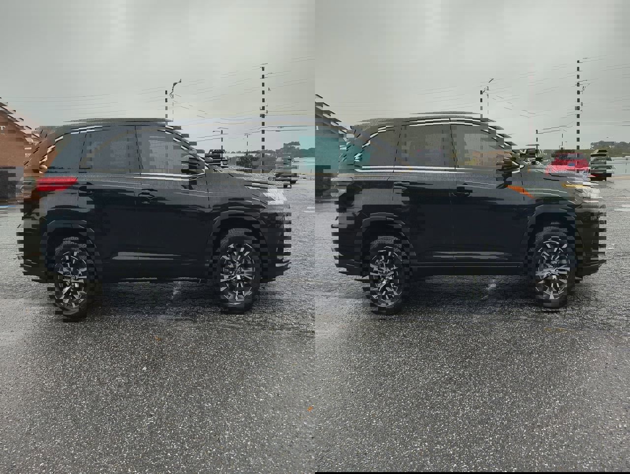 Used 2018 Toyota Highlander LE image 6