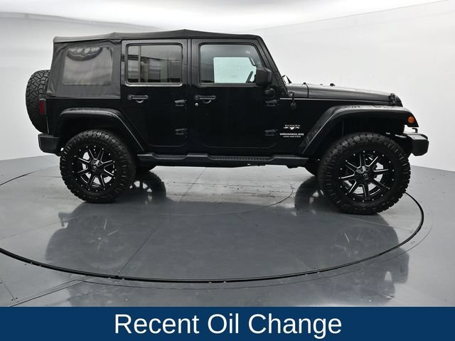Used 2017 Jeep Wrangler Unlimited Sahara w/ Max Tow Package AWD/4WD image 12