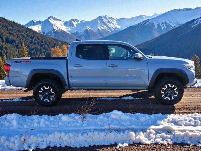 Used 2019 Toyota Tacoma TRD Off-Road image 2