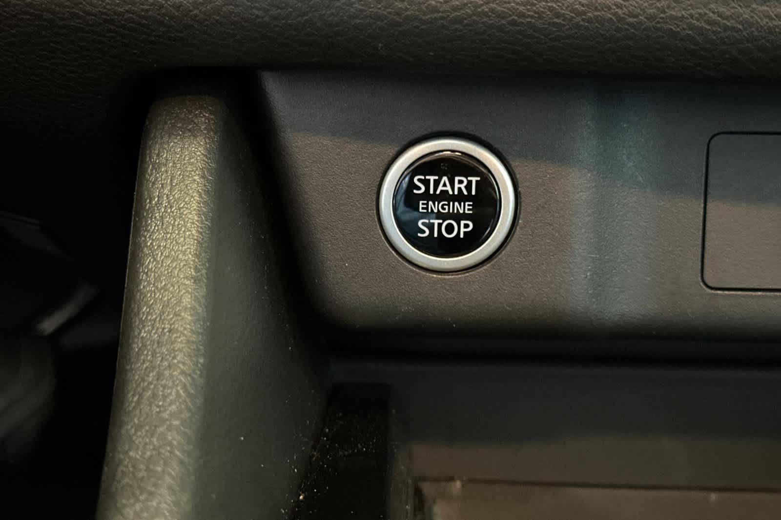 Used 2023 Nissan Rogue S FWD image 22